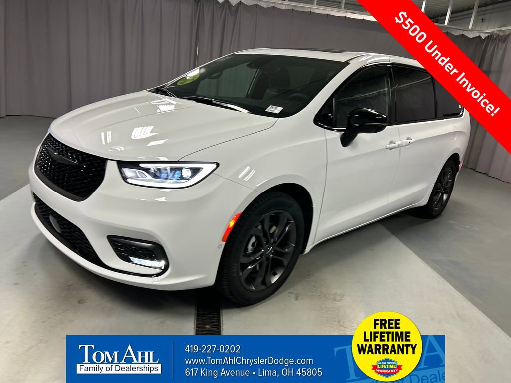 New 2026 Chrysler Pacifica Select image 3