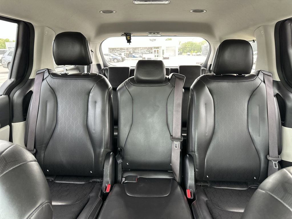 Used 2024 Kia Carnival EX FWD image 13