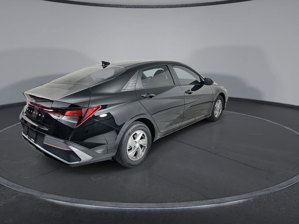 New 2026 Hyundai Elantra SE FWD image 8