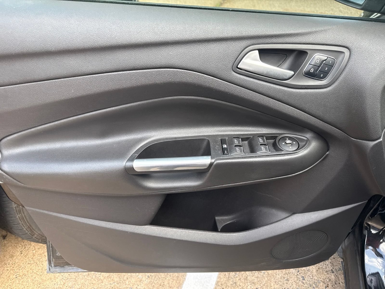 Used 2015 Ford Escape Titanium FWD image 14