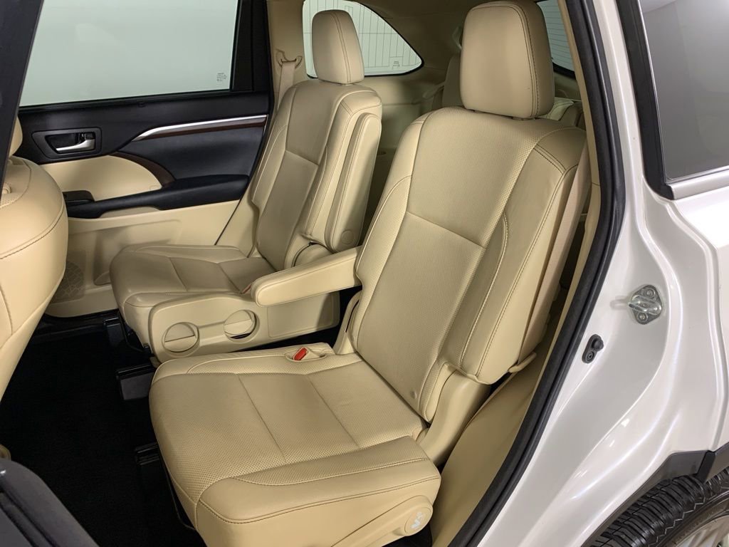 Used 2015 Toyota Highlander Limited w/ Driver Technology Package AWD/4WD image 34