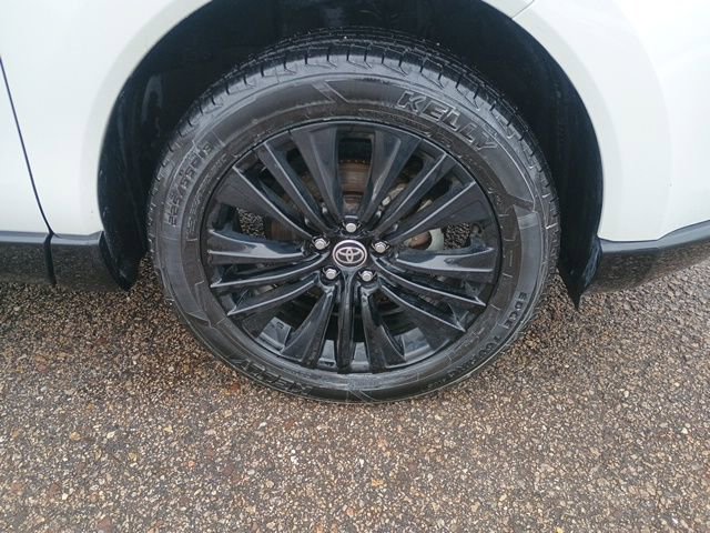 Used 2024 Toyota Venza Nightshade AWD/4WD image 10