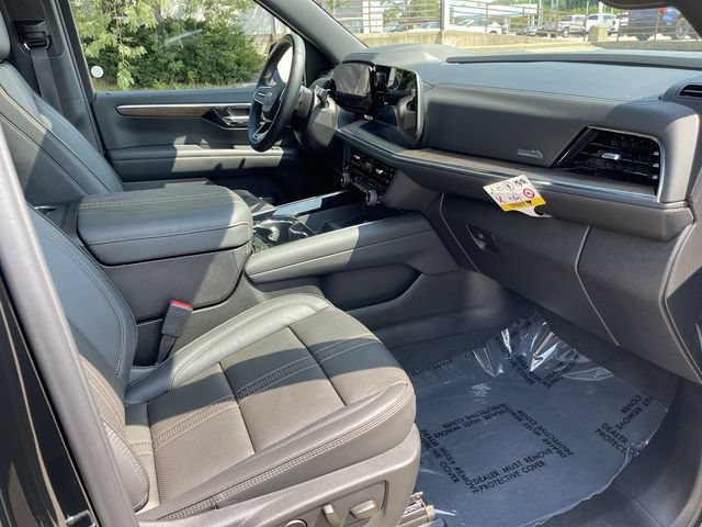 Used 2026 Chevrolet Suburban High Country w/ Sun And Tow Package AWD/4WD image 17