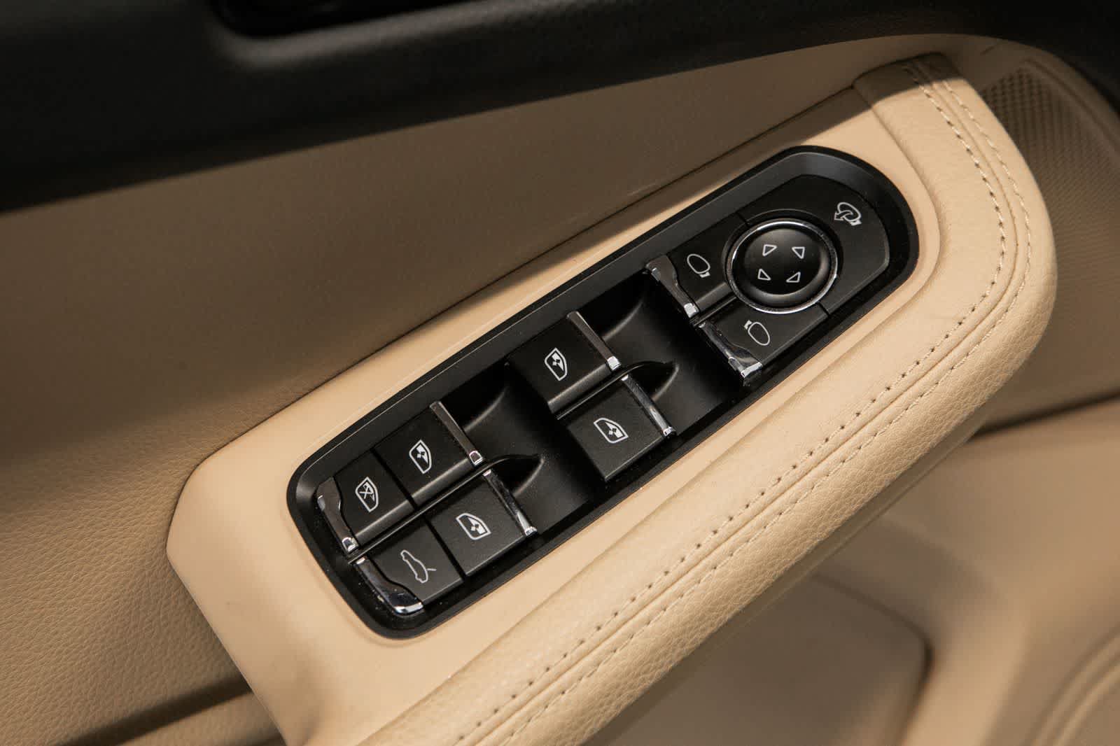 Certified 2024 Porsche Macan AWD/4WD image 20