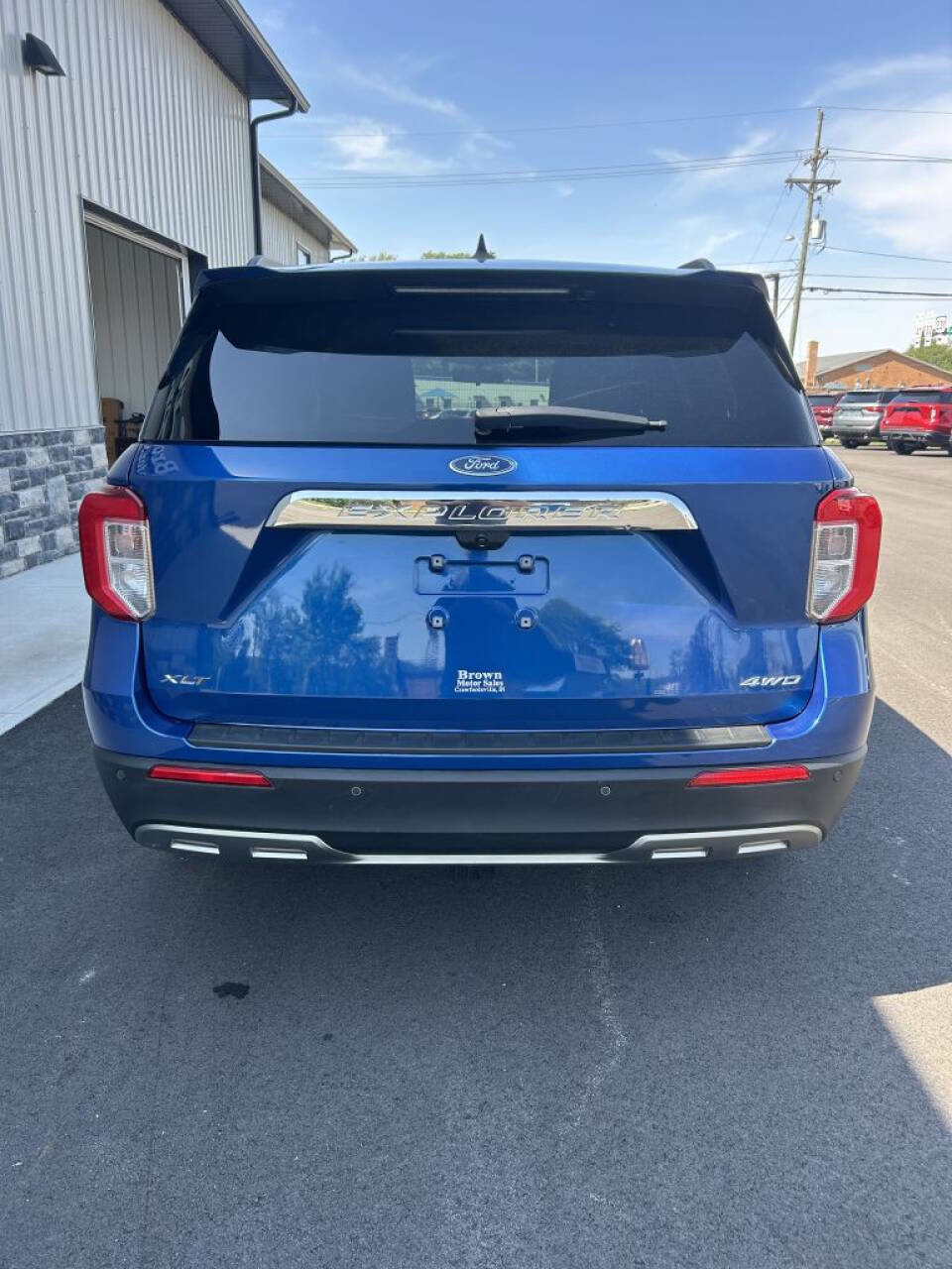 Used 2021 Ford Explorer XLT w/ Equipment Group 202A AWD/4WD image 4
