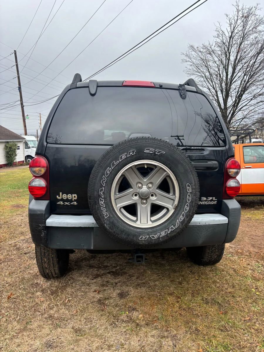 Used 2005 Jeep Liberty Renegade image 11