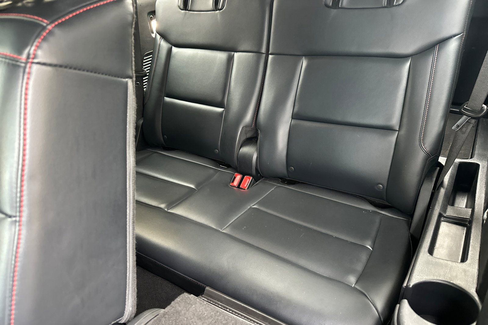 Used 2025 Ford Explorer ST-Line w/ ST-Line Street Pack image 18