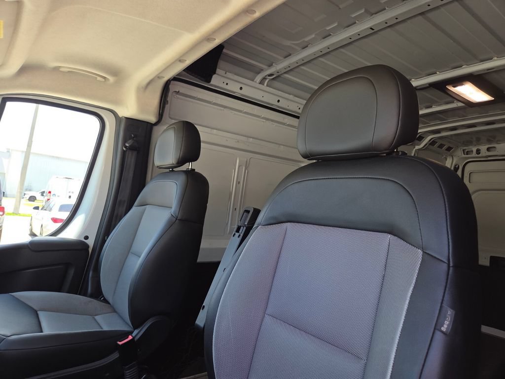 Used 2024 RAM ProMaster 2500 w/ Convenience Group FWD image 25
