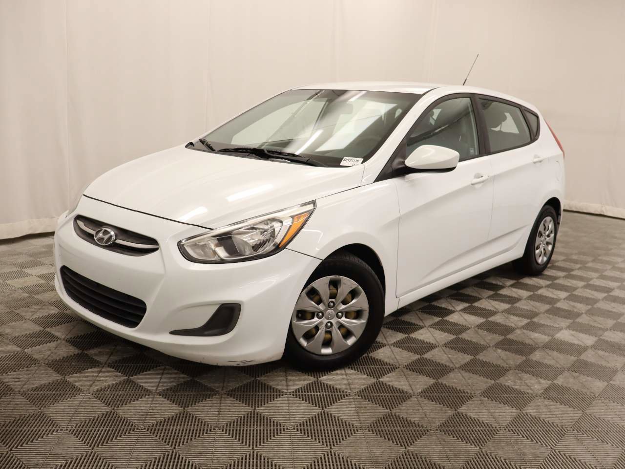 Used 2017 Hyundai Accent SE FWD image 1
