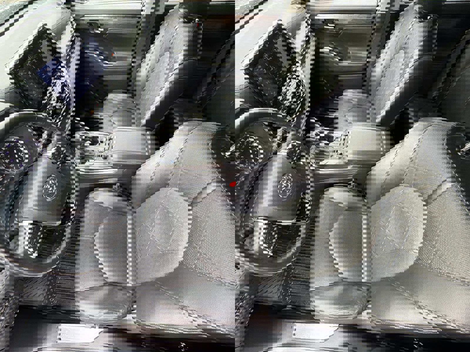 Used 2022 Toyota Highlander Platinum image 3