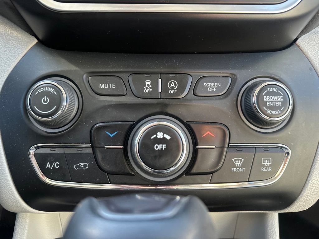 Used 2021 Jeep Cherokee Latitude Plus image 18