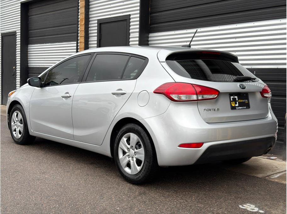 Used 2017 Kia Forte LX FWD image 7