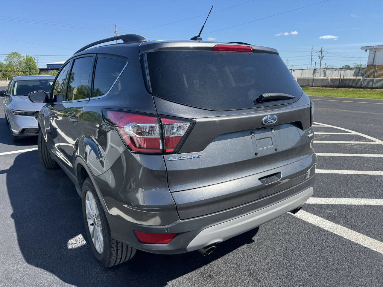 Used 2017 Ford Escape SE w/ Equipment Group 201A FWD image 3