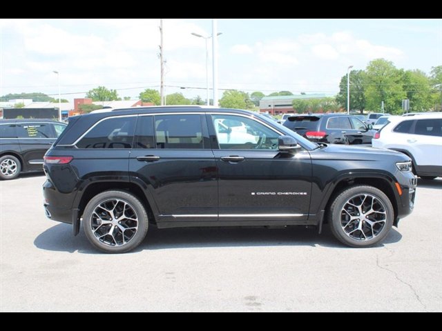 Used 2022 Jeep Grand Cherokee Summit AWD/4WD image 4