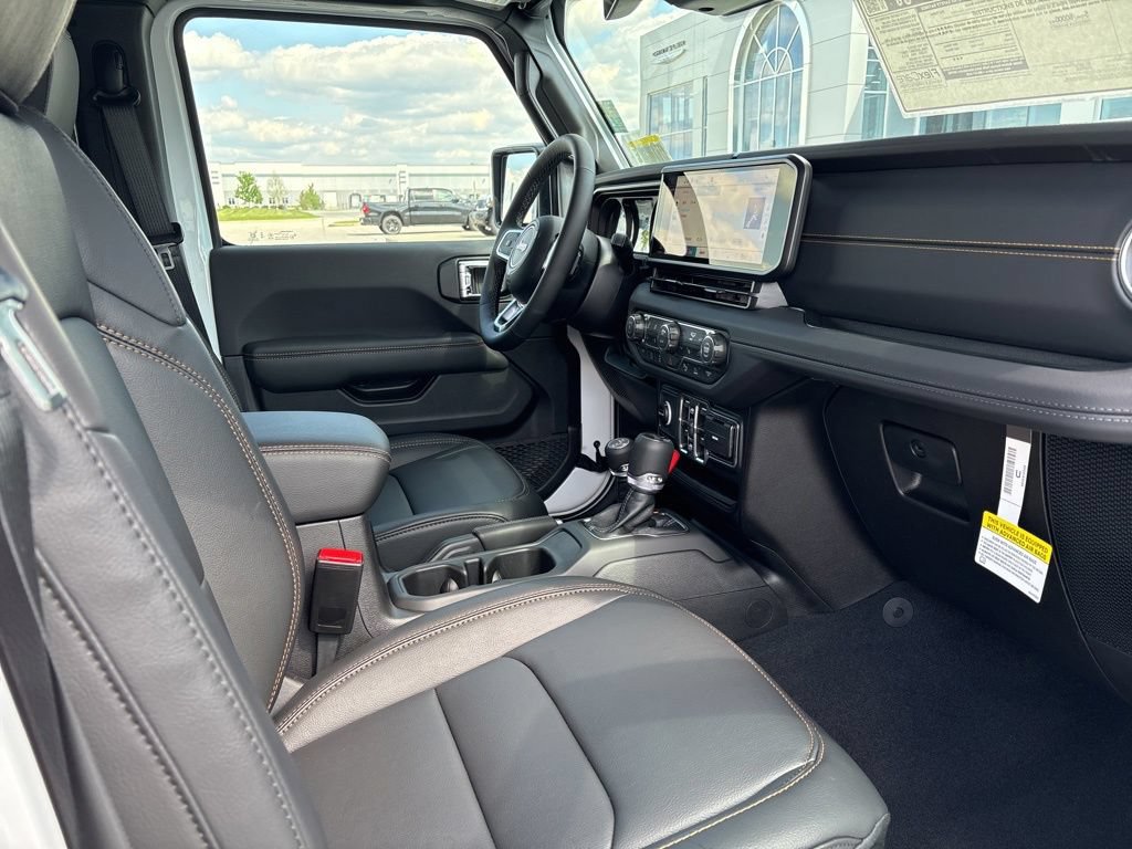 New 2026 Jeep Wrangler Unlimited Sahara AWD/4WD image 14