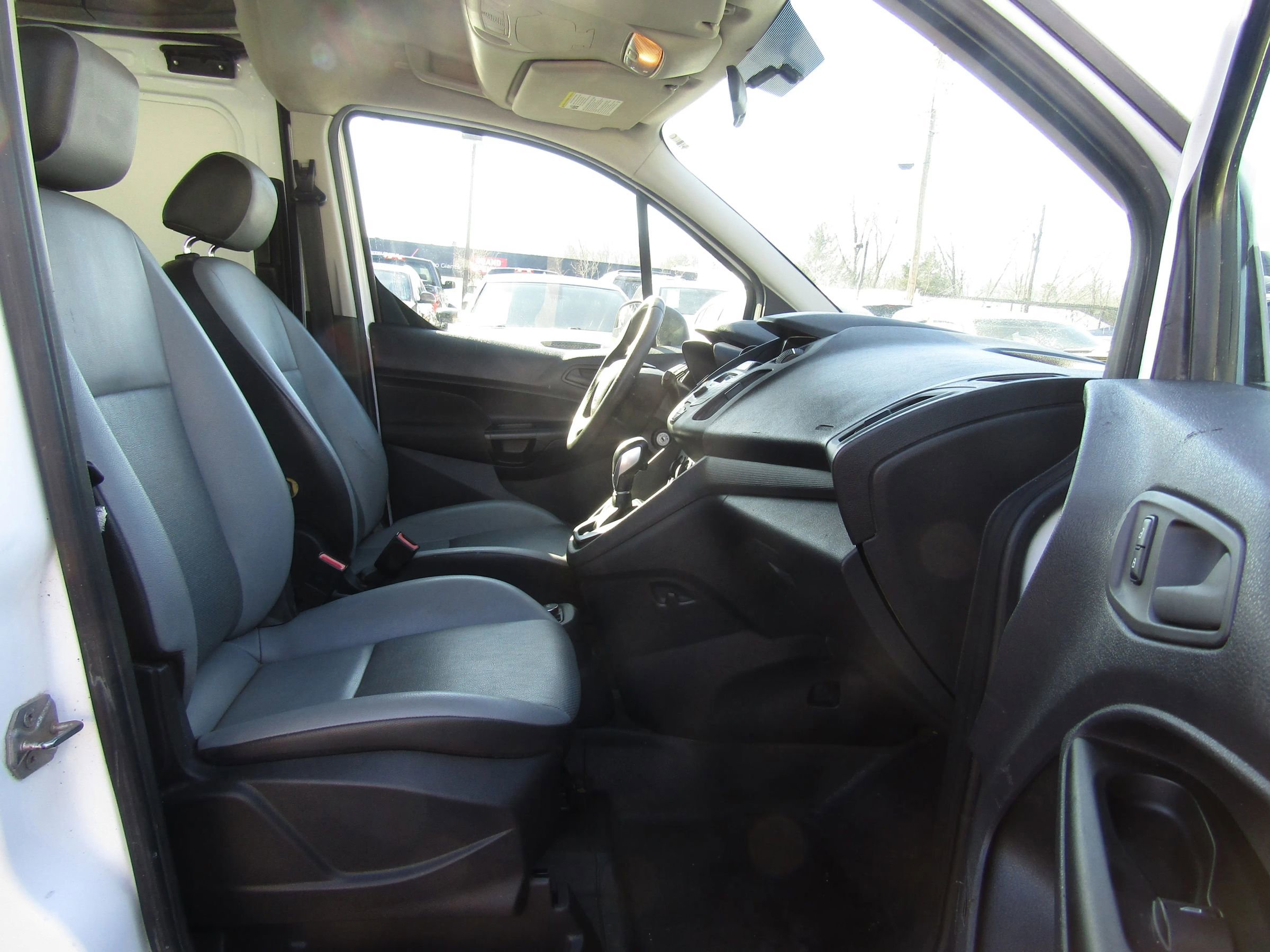 Used 2016 Ford Transit Connect XL image 9
