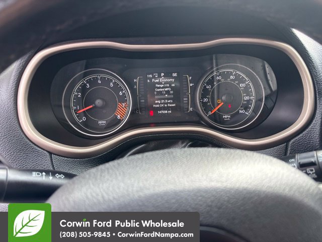 Used 2015 Jeep Cherokee Latitude w/ Comfort/Convenience Group AWD/4WD image 20