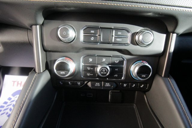 Used 2023 GMC Yukon XL AT4 w/ Technology Package image 31