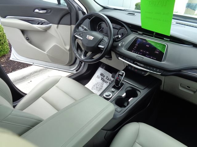 Used 2021 Cadillac XT4 Luxury w/ Cold Weather Package FWD image 28