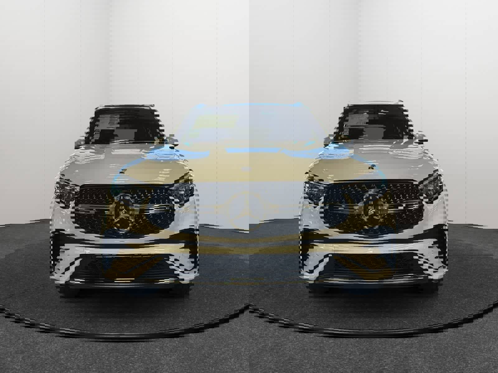 New 2025 Mercedes-Benz GLC 350e 4MATIC image 2