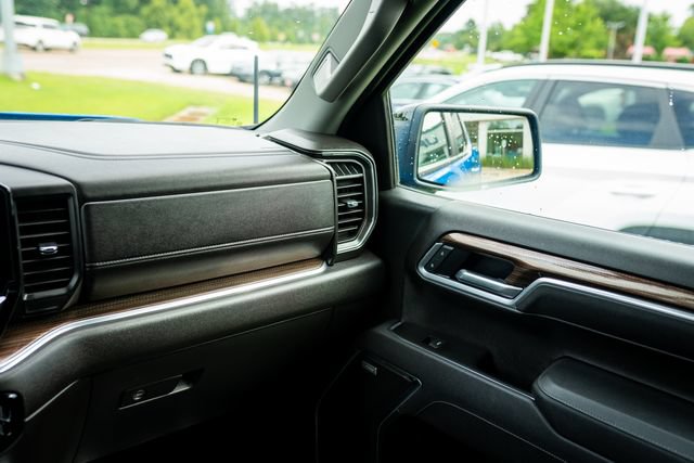 Used 2025 Chevrolet Silverado 1500 RST w/ Convenience Package II RWD image 28
