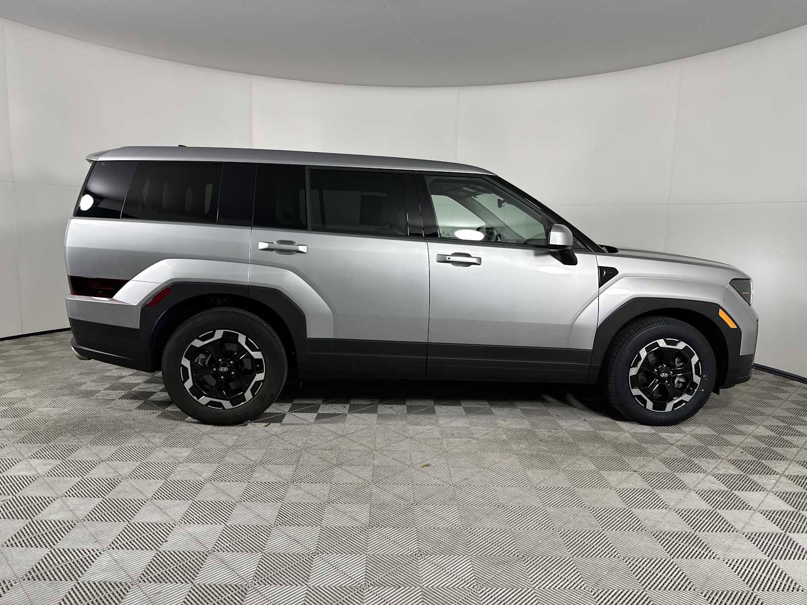 Certified 2025 Hyundai Santa Fe SE image 9