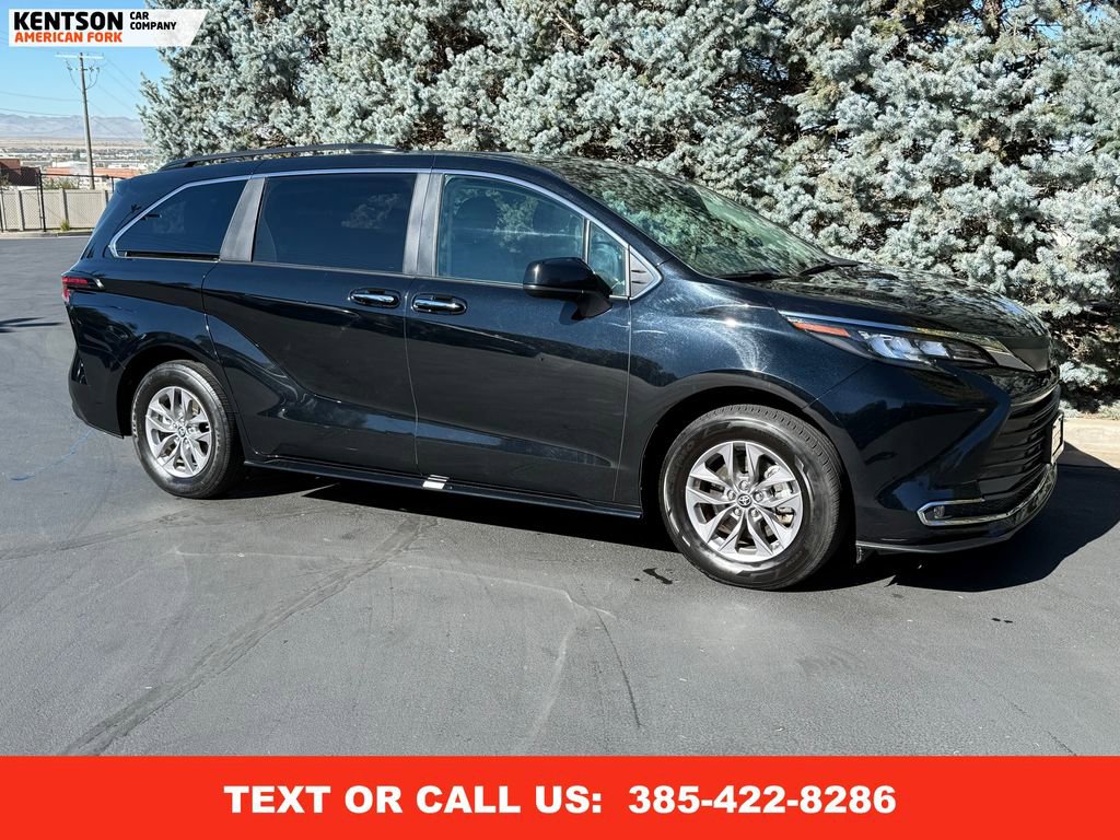 Used 2024 Toyota Sienna XLE image 12