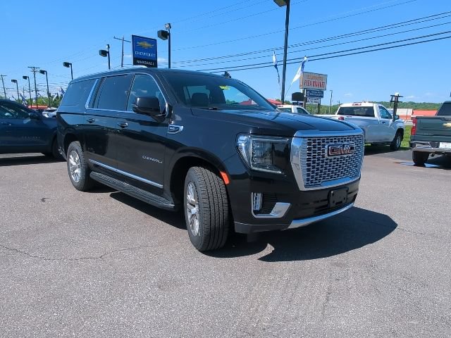 Used 2023 GMC Yukon XL Denali AWD/4WD image 5