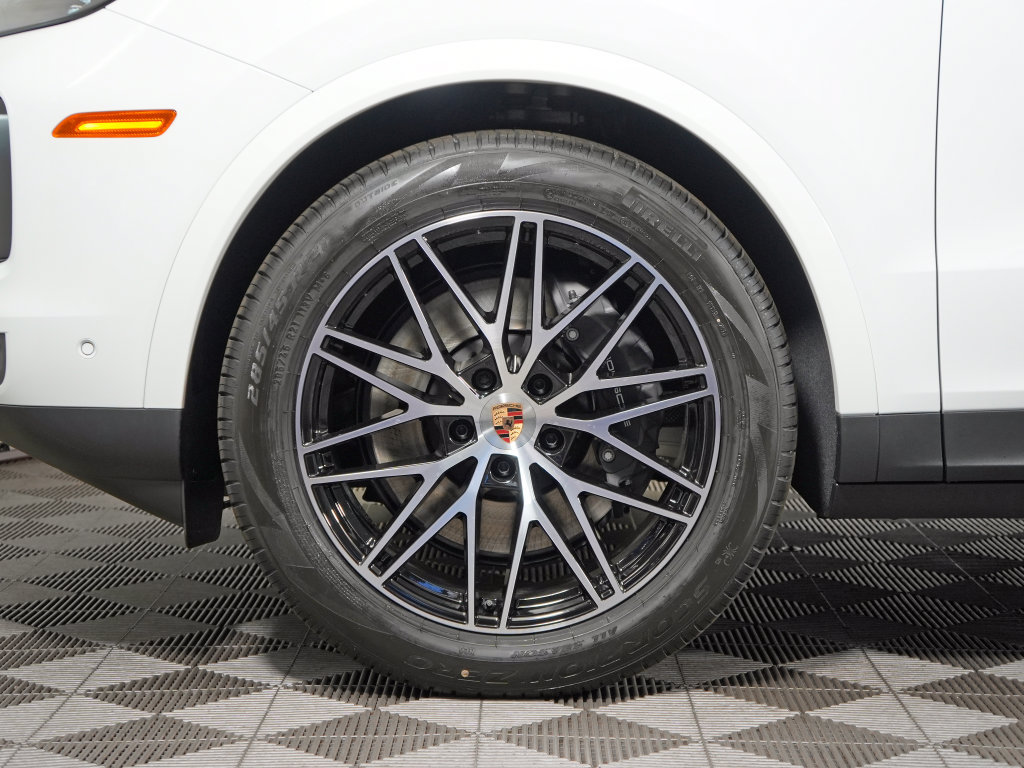 New 2026 Porsche Cayenne Coupe AWD/4WD image 13