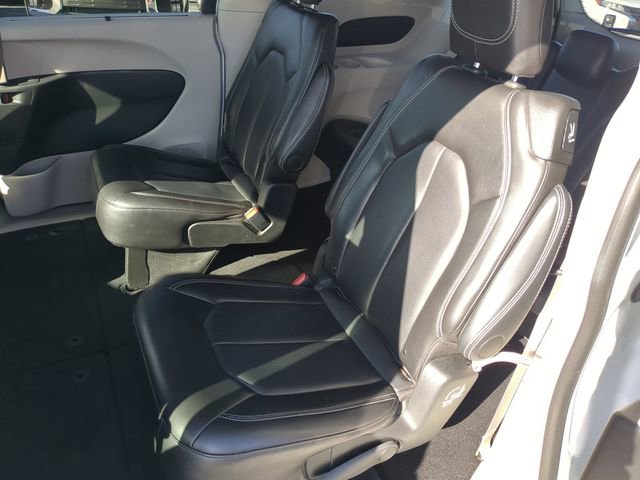 Used 2024 Chrysler Pacifica Touring-L FWD image 19
