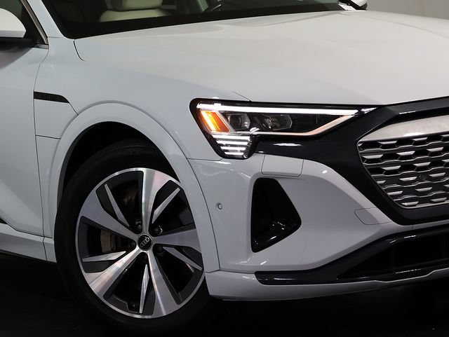 Used 2024 Audi Q8 e-tron Premium Plus w/ Premium Plus Package AWD/4WD image 8