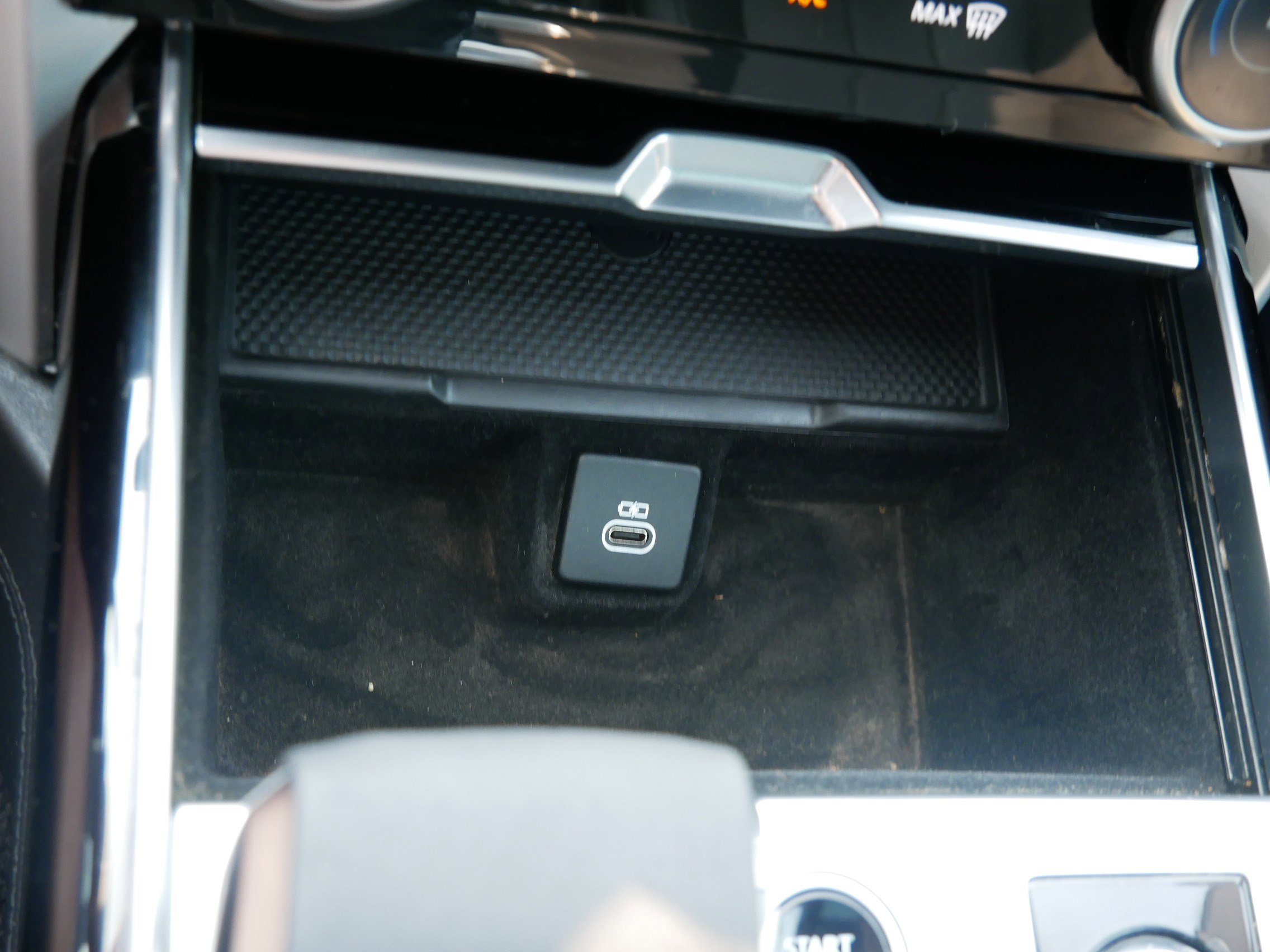 Used 2023 Land Rover Range Rover SE image 30