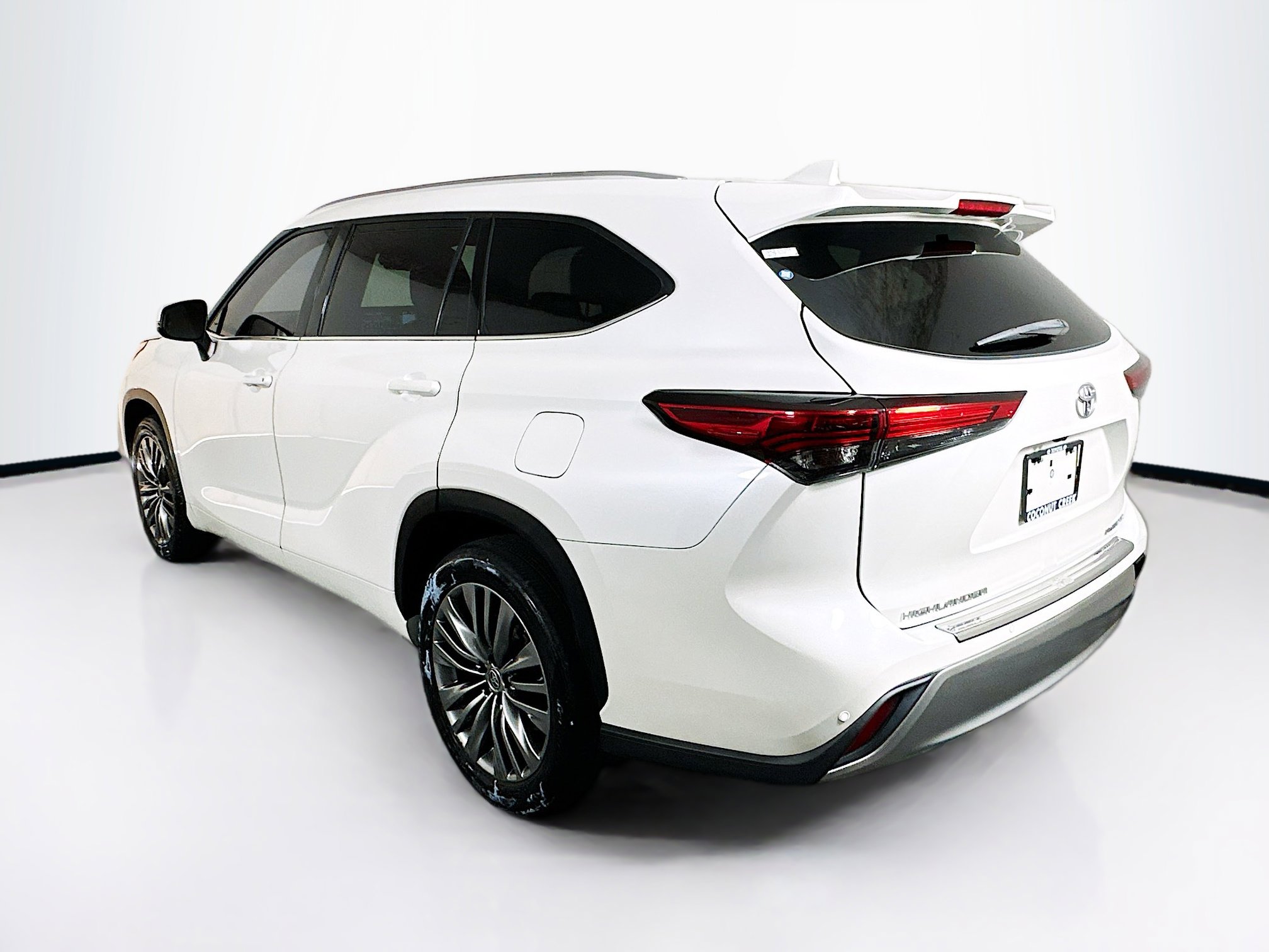 Used 2021 Toyota Highlander Platinum FWD image 5
