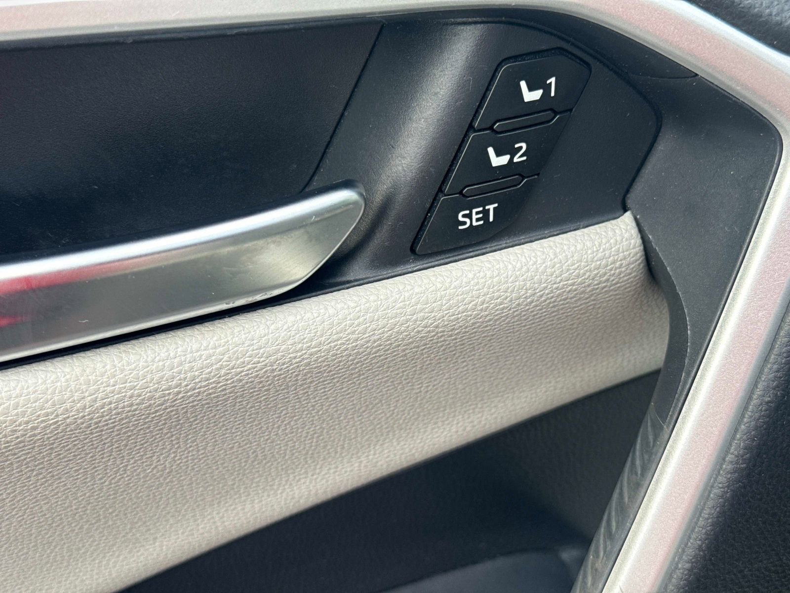 Used 2019 Toyota RAV4 Limited w/ Cold Weather Package image 19