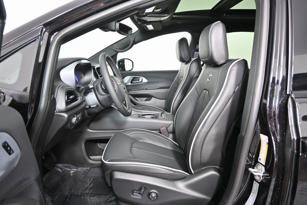 New 2026 Chrysler Pacifica Limited image 23