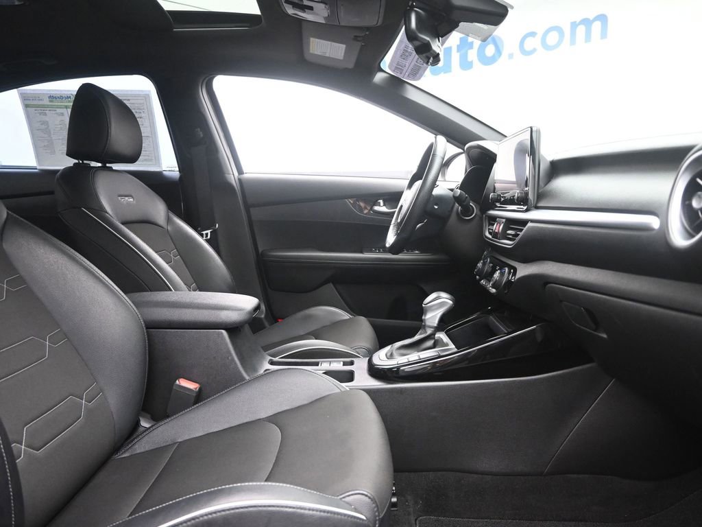 Used 2022 Kia Forte GT-Line w/ GT-Line Premium Package image 7