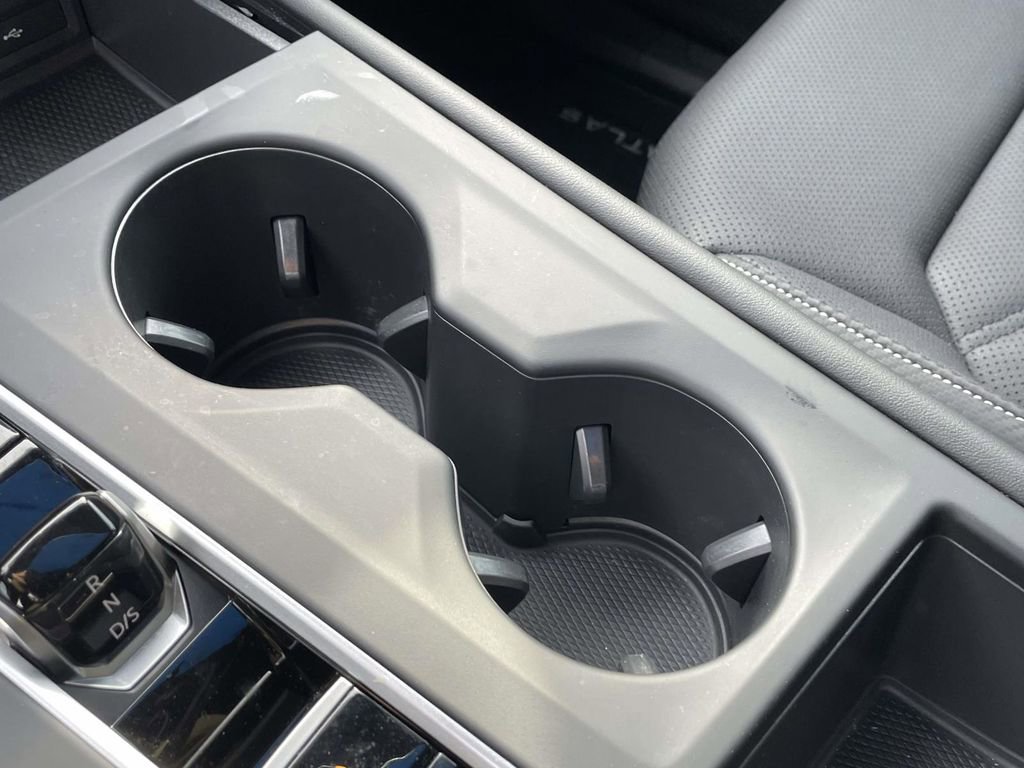 Used 2024 Volkswagen Atlas Cross Sport SE image 29