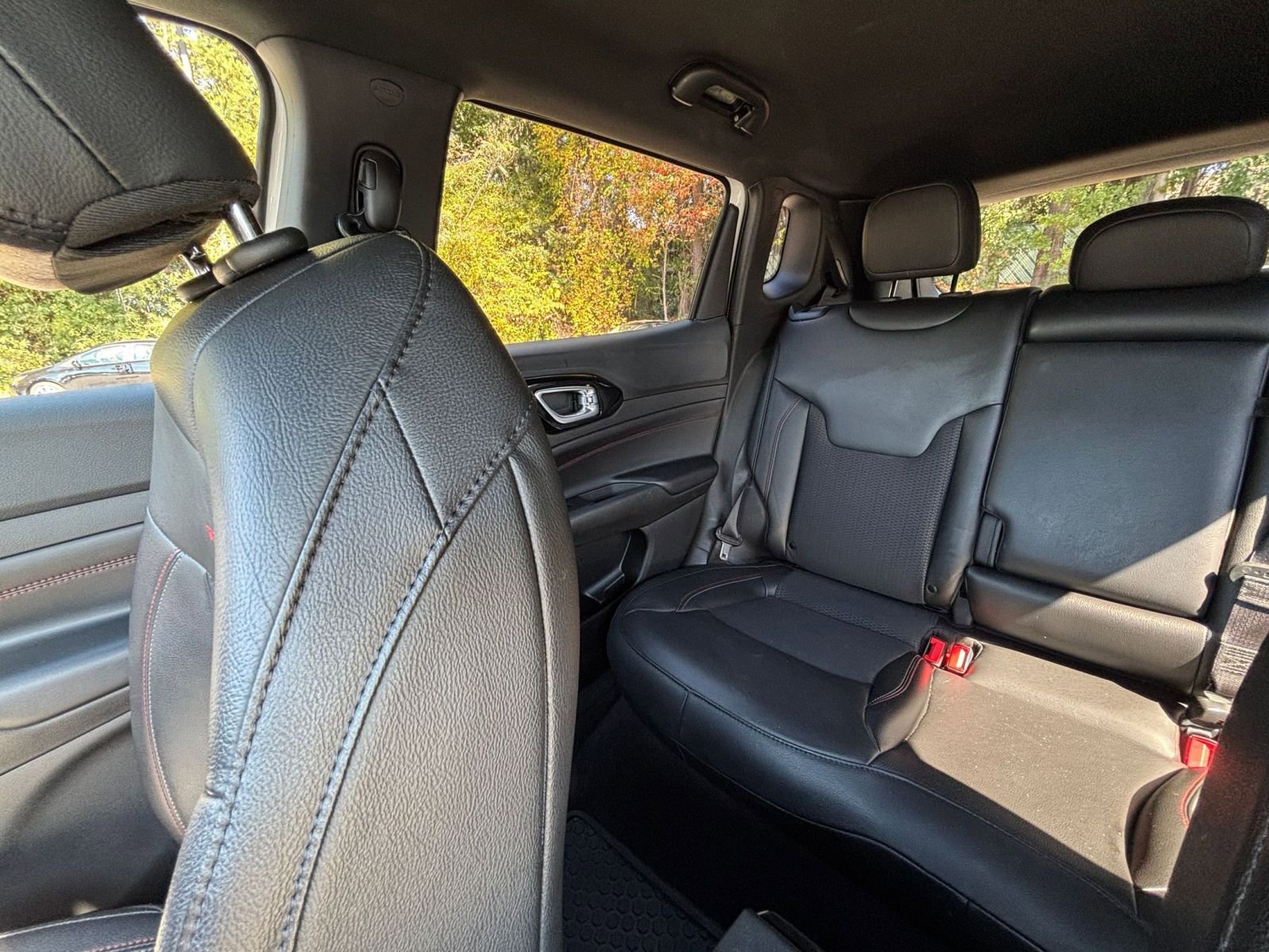 Used 2025 Jeep Compass Trailhawk image 39