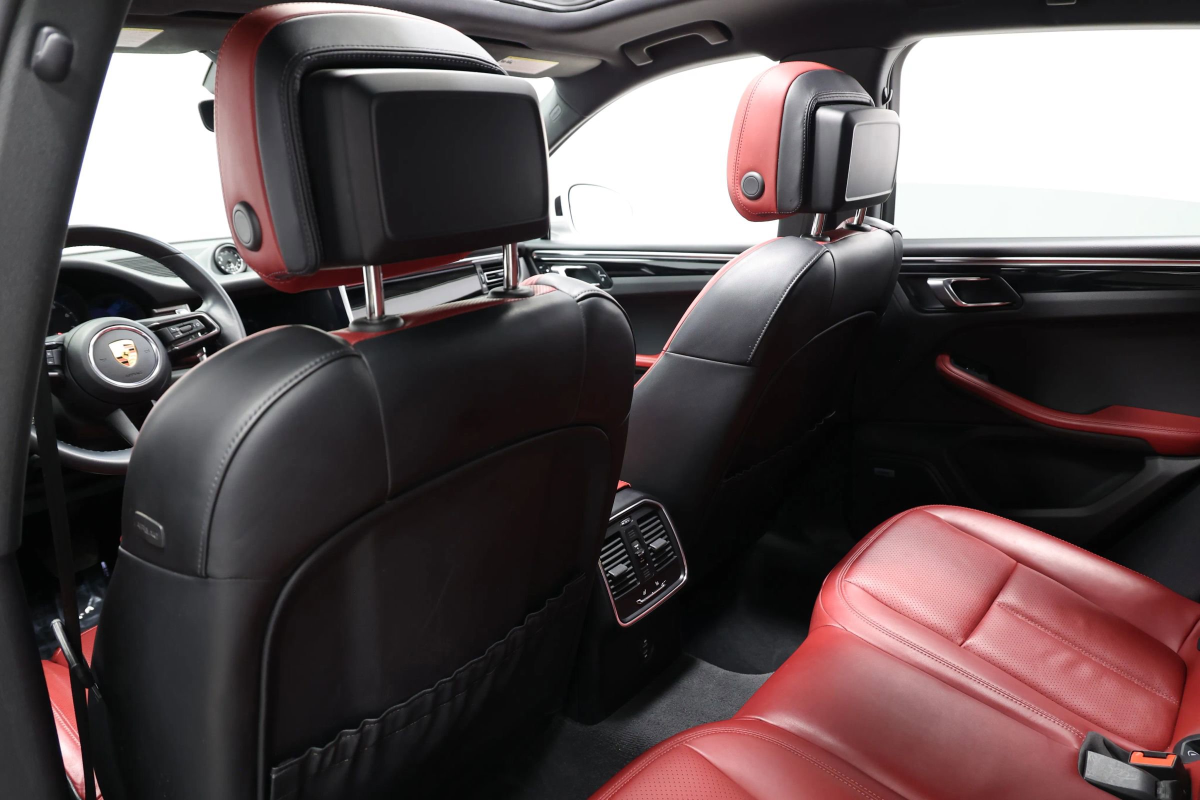 Used 2022 Porsche Macan image 50