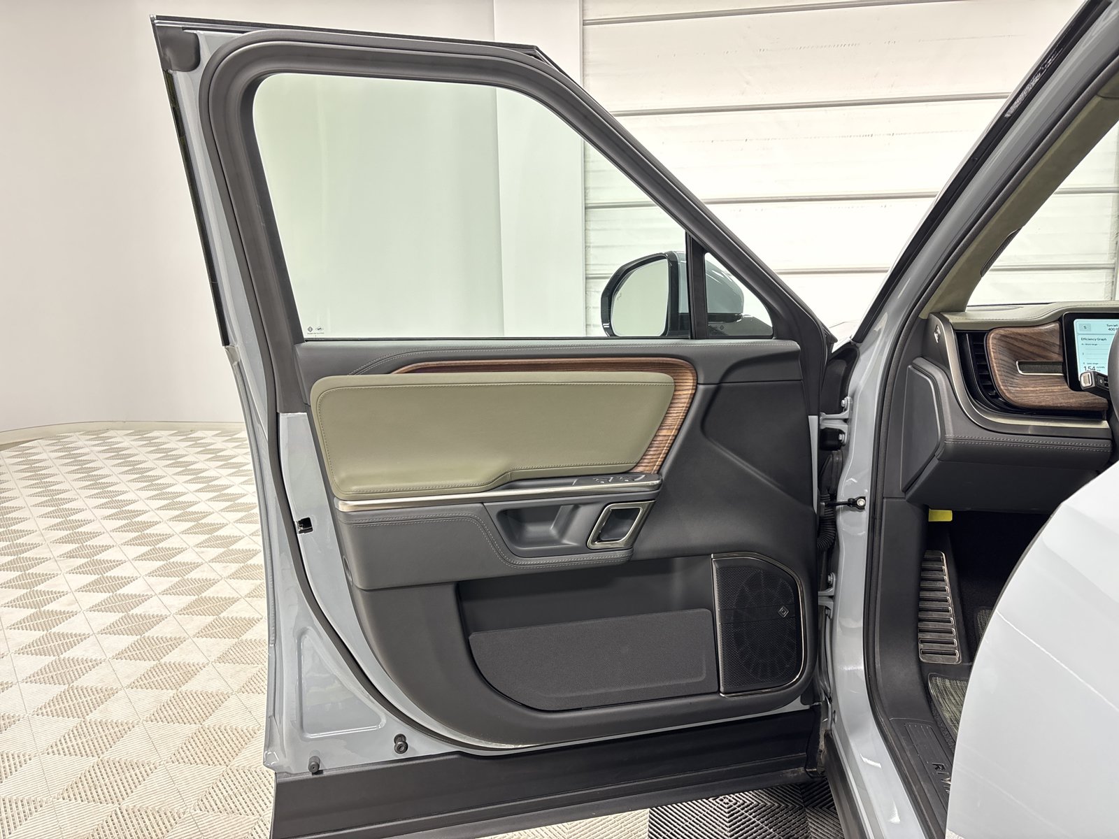 Used 2024 Rivian R1T Adventure AWD/4WD image 16