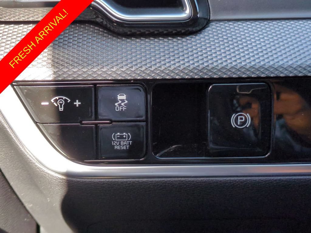 Used 2025 Kia Sportage LX AWD/4WD image 17