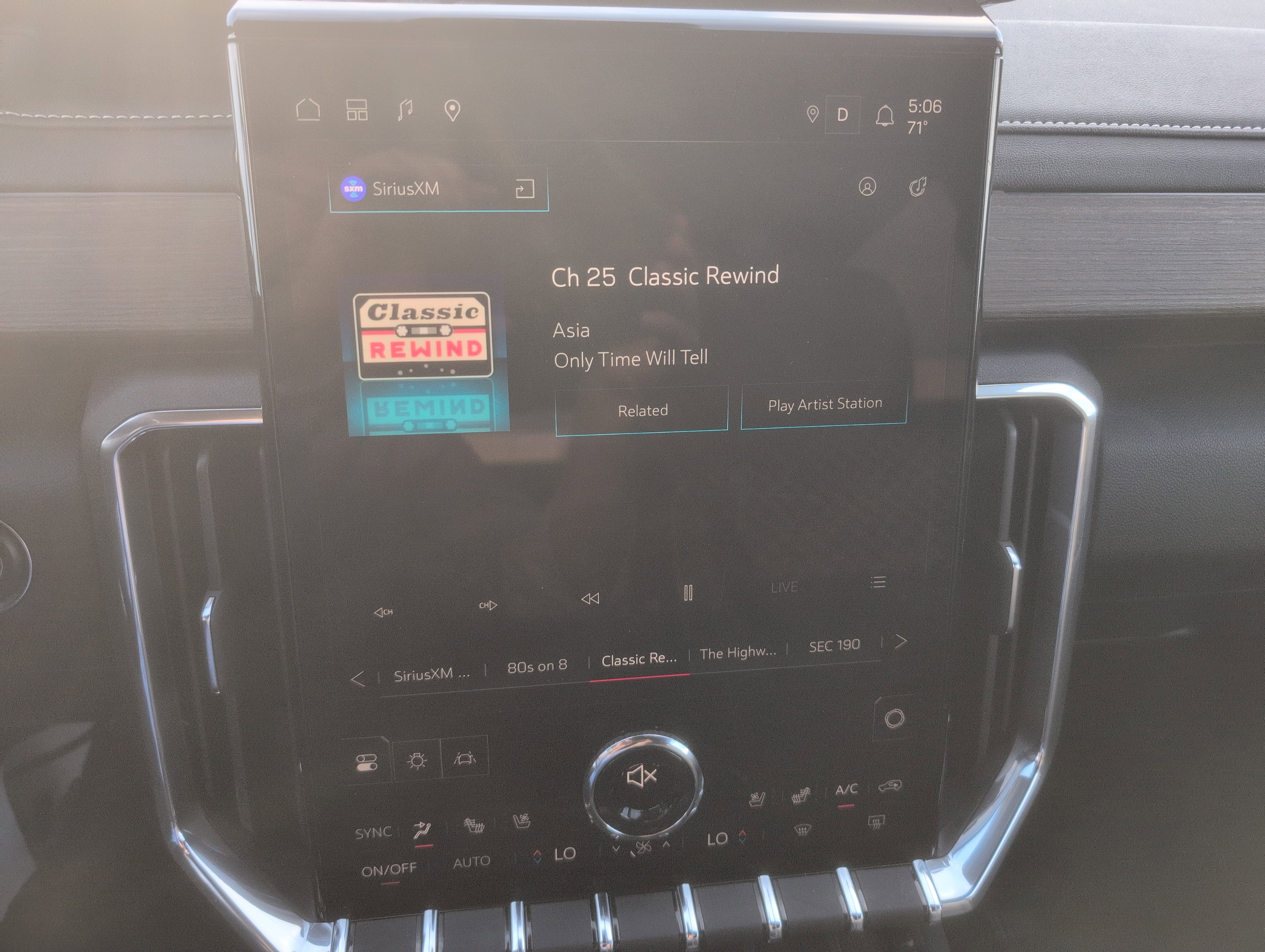 Used 2025 GMC Acadia Denali w/ Super Cruise Package image 25