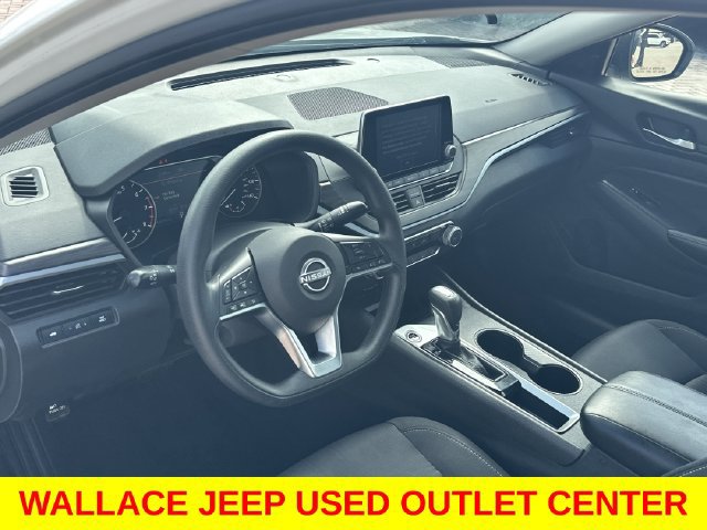 Used 2025 Nissan Altima 2.5 SV FWD image 15