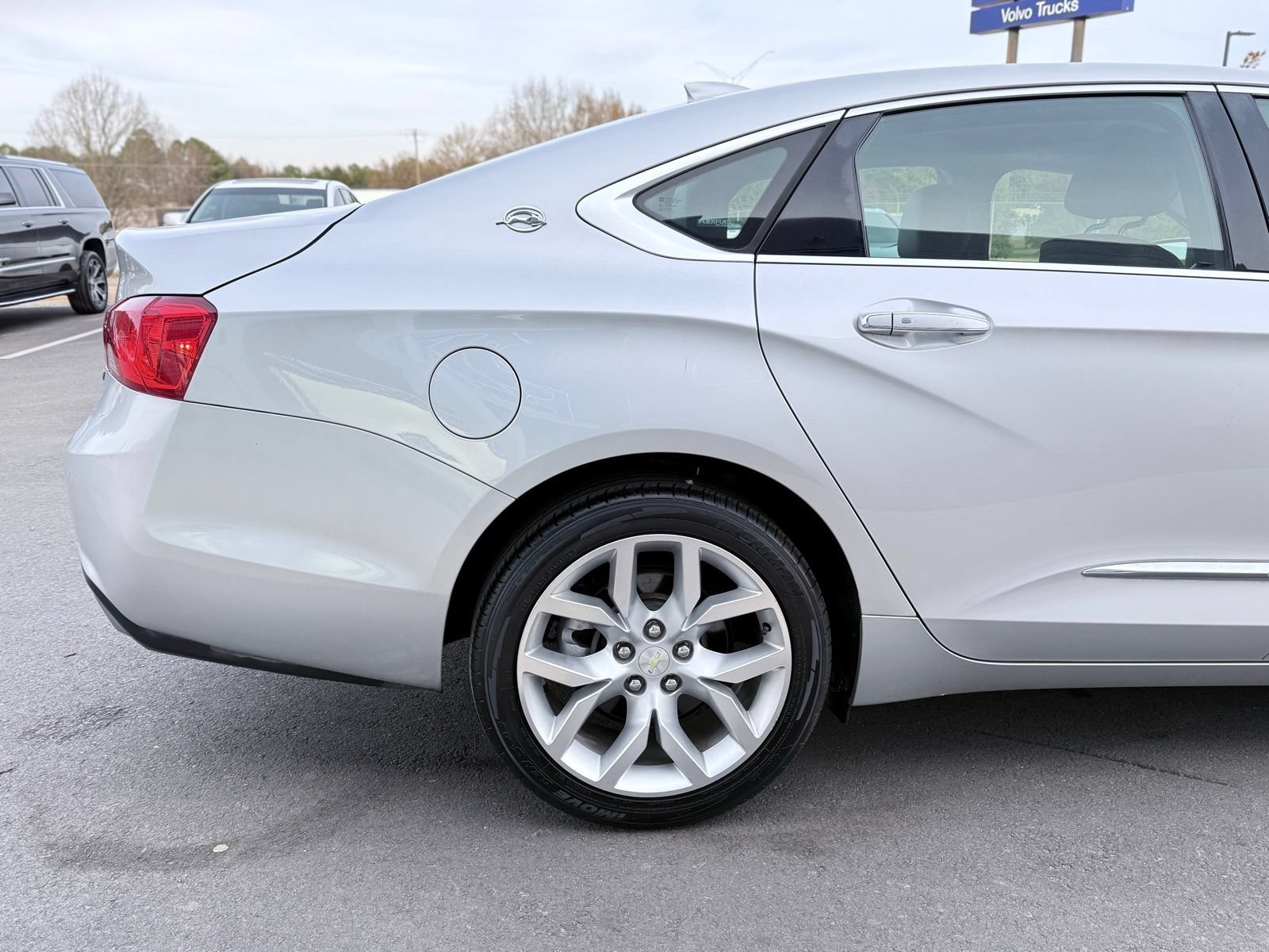 Used 2016 Chevrolet Impala LTZ FWD image 36