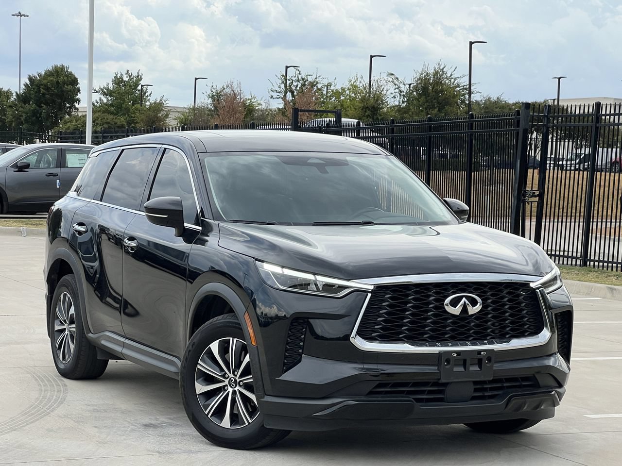 Used 2023 INFINITI QX60 Pure FWD image 2
