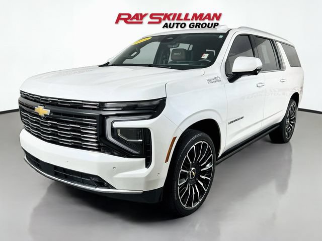 Used 2025 Chevrolet Suburban High Country AWD/4WD image 3
