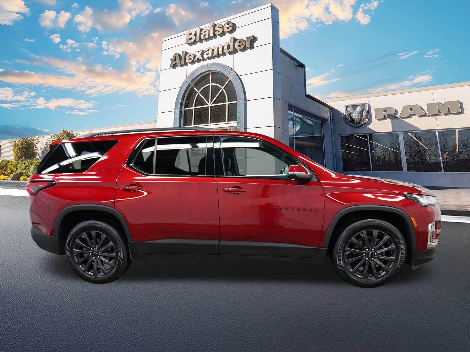 Used 2023 Chevrolet Traverse RS video 2