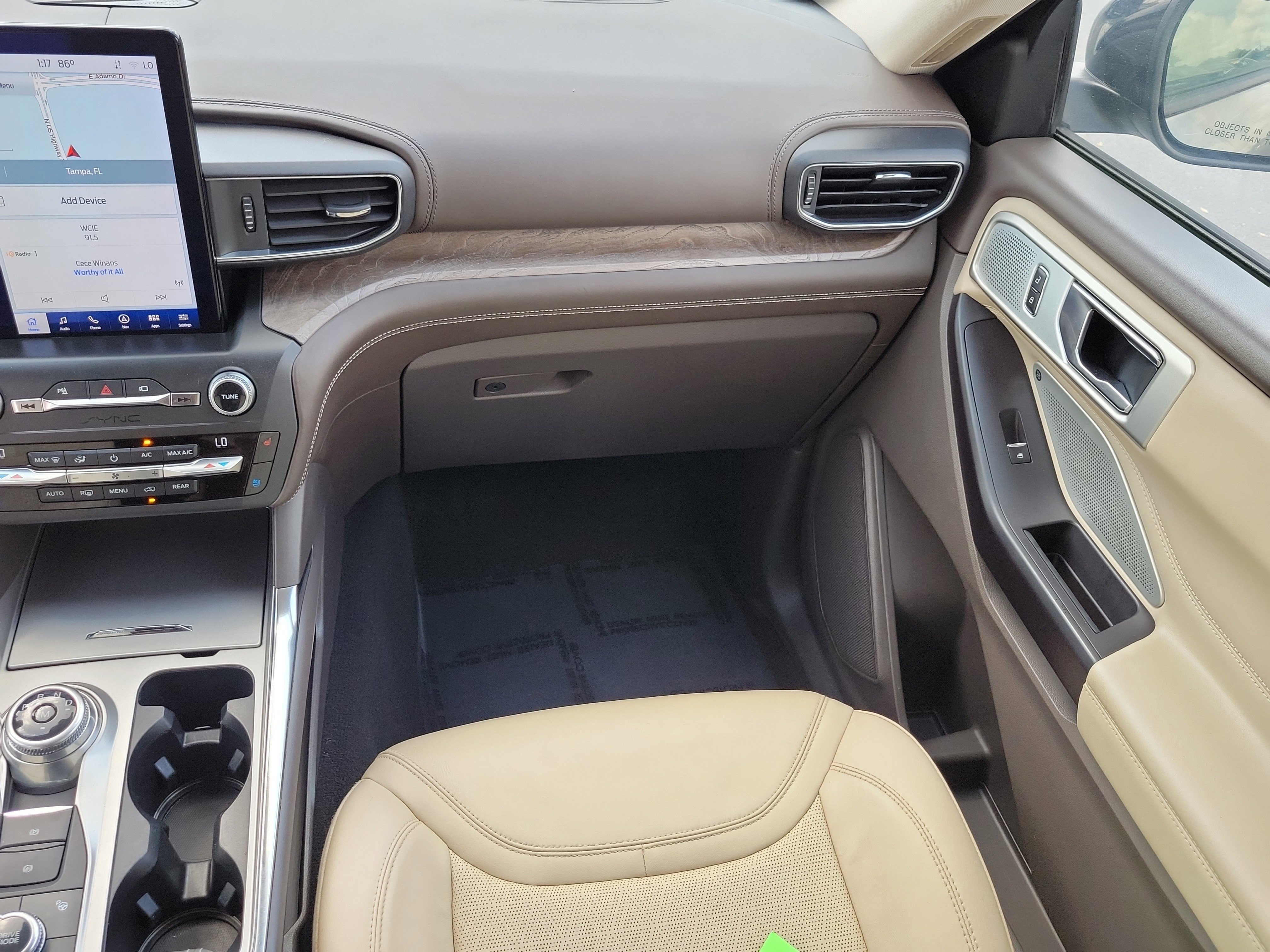 Used 2020 Ford Explorer Platinum w/ Premium Technology Package AWD/4WD image 18