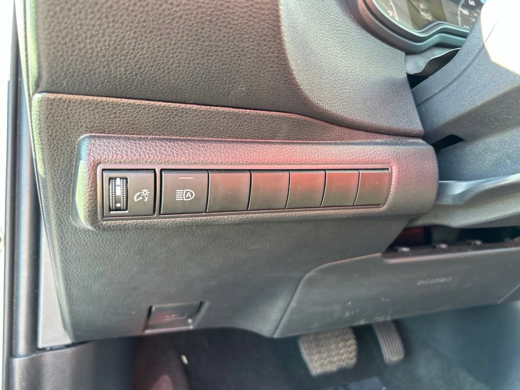 Used 2025 Toyota Corolla LE FWD image 18