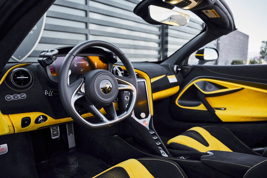 Used 2026 McLaren 750S Spider image 2